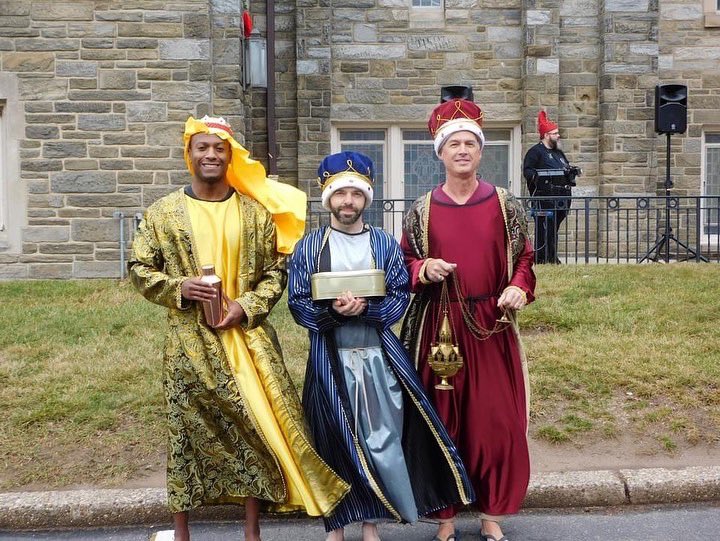 StMatthewPhila's tweet photo. Our school was stopping traffic this morning with quite a sight! The students celebrated the Feast of the Epiphany this morning with the Three Kings and some camels! All students received a piece of chalk to take home and chalk their doors to bless their house for the year. https://t.co/1LSkPbknZD