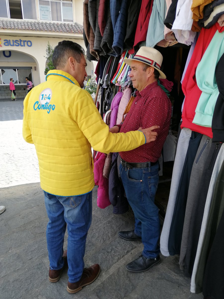 MarioVCastroQ's tweet photo. En nuestra campaña nos acercamos a comerciantes, emprendedores y ciudadanía en general. Ellos nos cuentan sus necesidades, sus problemas y sus urgencias, todos coinciden con la falta de seguridad.
Por una #CiudadSegura #MarioCastroAlcalde https://t.co/xEK0OoopVi