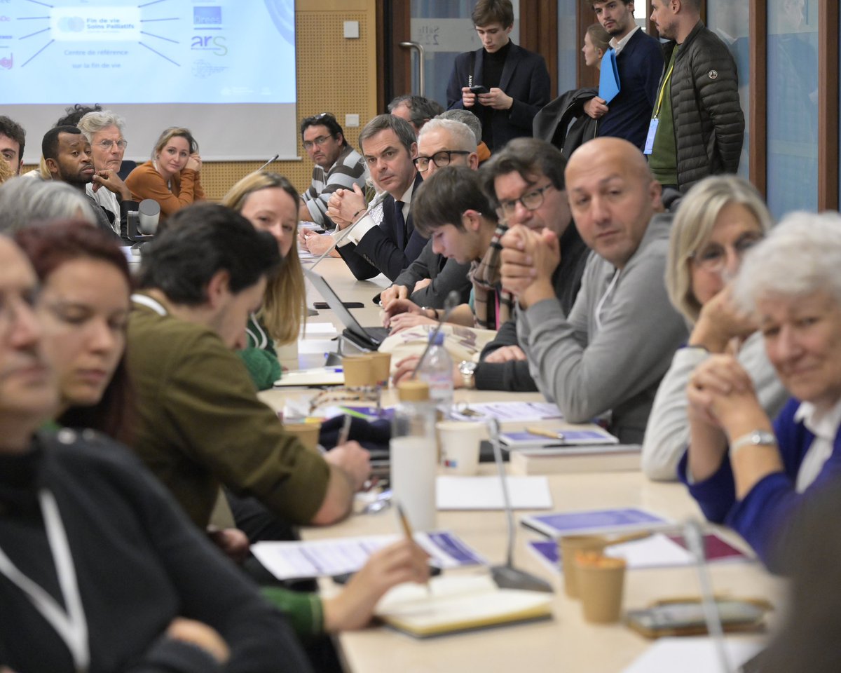 lecese's tweet photo. La phase de délibération est lancée pour la #ConventionCitoyenne 
📷Retour en image sur cette première journée de la Session #3 rythmée par différents ateliers sur 
🔹La #délibération
🔹Les chiffres et notions clés sur la #findevie par le @CNSPFV 
Les échanges continuent demain ! https://t.co/iKLdjKskBz