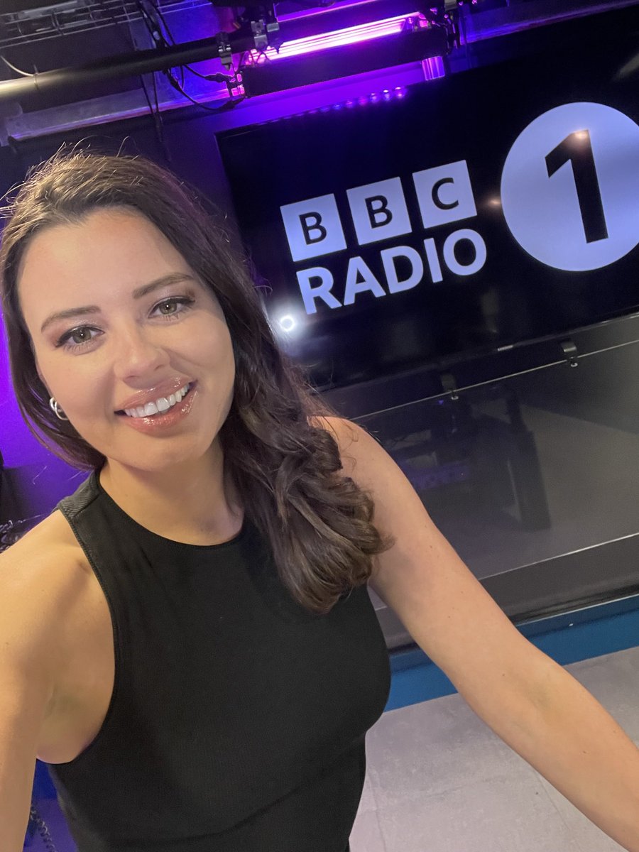 RIGHT THEN! First Friday night of 2023 & I hope you’re spending it with me! Live on @BBCR1 now until 10pm Tonight I’m announcing the Future Stars of 2023! 🚀 Myself @petetong & @dannyhowarddj have picked 10 artists we think are set to have a huge impact on the dance scene!