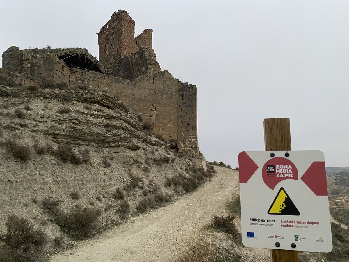 CarlosUkar's tweet image. 👑 Para este año, el regalo que pido a los Magos de Oriente es que nos consoliden la antigua iglesia-fortaleza de “El Cristo” de #Caparroso. Porque no podemos perder nuestra historia ni nuestro patrimonio. #EdificioEnRuinas🆘 

Cc: @cultura_na @gob_na