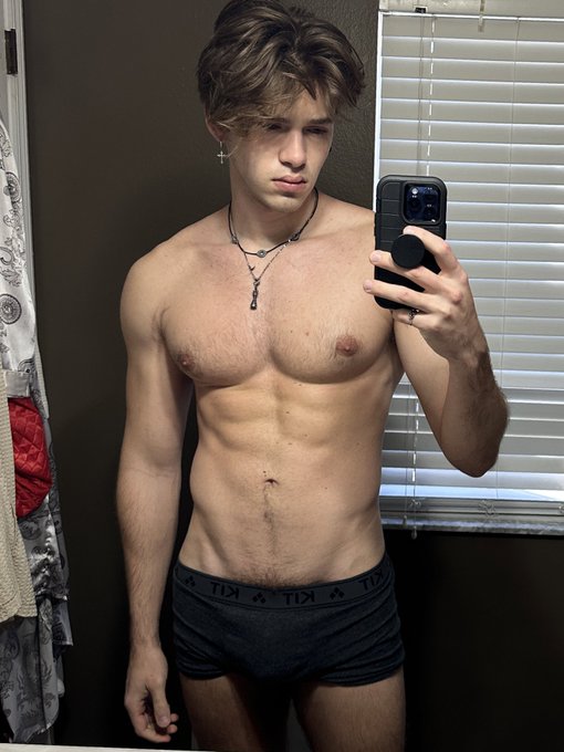 mirror photos in return for your gratitude https://t.co/kuxs6SDeSC<a href="/tag/cosplay"class="tags"><span>#cosplay</span></a><a href="/tag/kayn"class="tags"><span>#kayn</span></a><a href="/tag/heartsteel"class="tags"><span>#heartsteel</span></a>