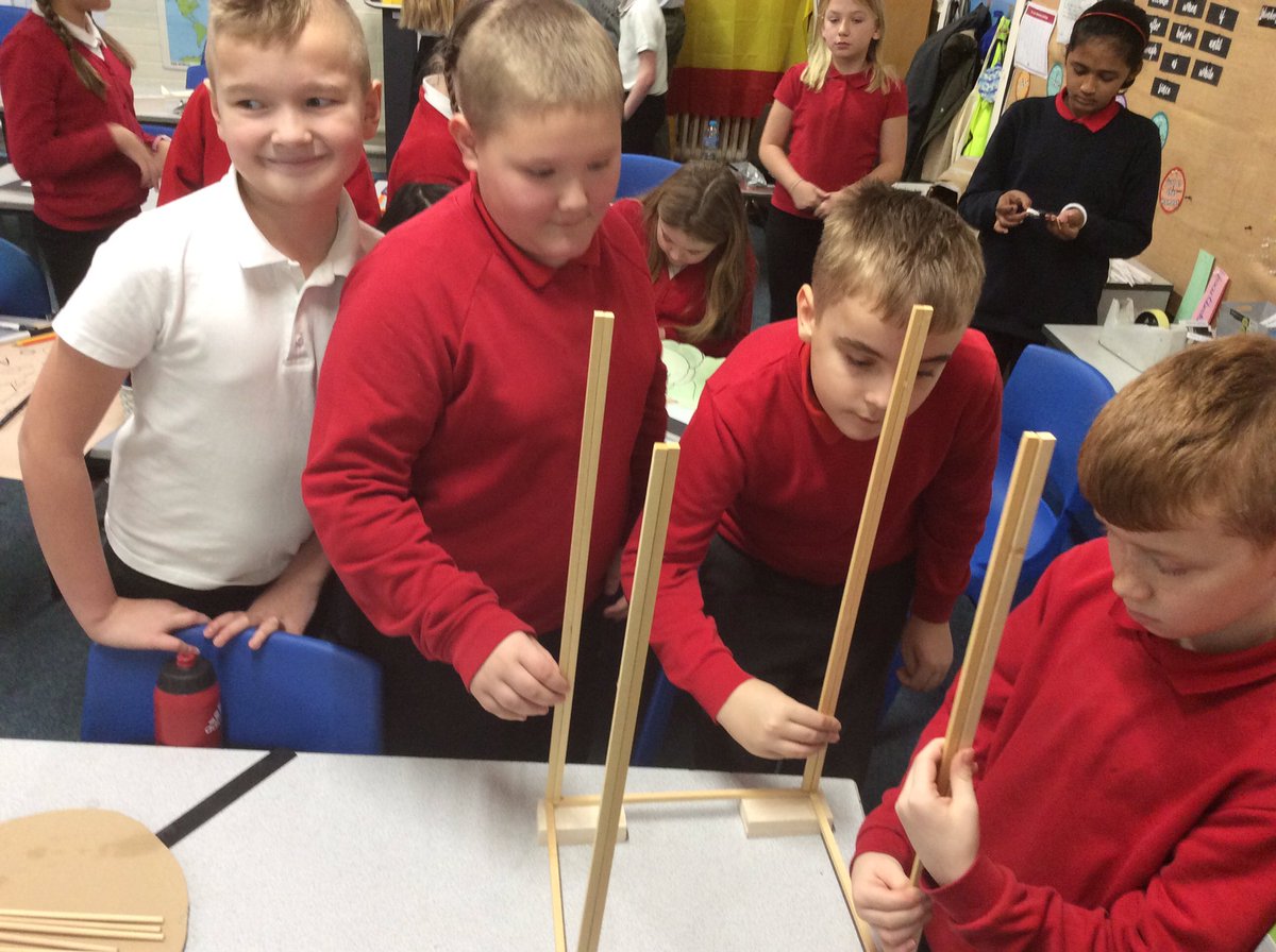 MrsC_017's tweet photo. New York skyline in progress! We have been building 3D structures in DT to recreate the New York skyline to conclude our learning in North America 🗽🏙 #HRDT @HaxbyRoad https://t.co/WeuatBqoXE