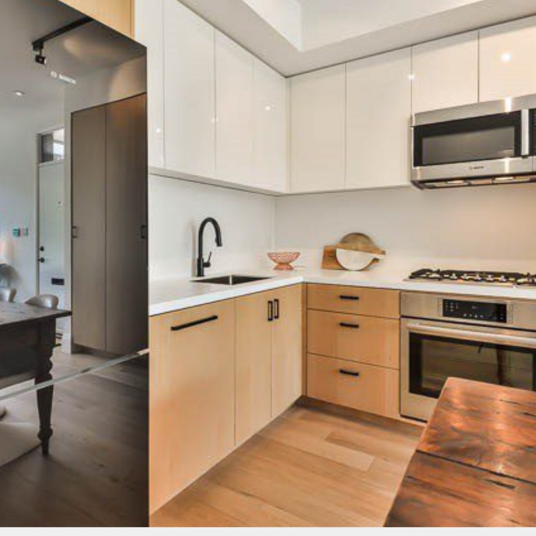 #FORLEASE:  Entire home in a fantastic location!

Custom built (2017), 3 bed/3 bath dream over 4 levels on Lippincott St!   Fulfilling all of your urban downtown needs, this modern contemporary open-concept design with gorgeous finishes. Call 647-898-4663 now to book a visit. 📲