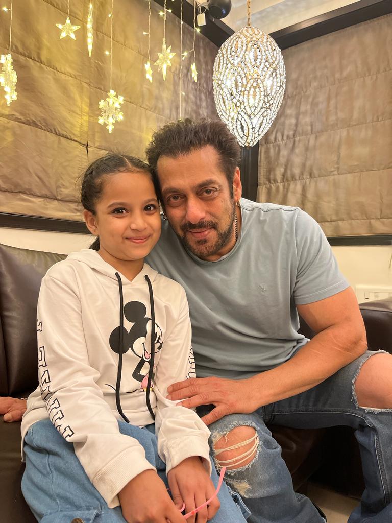 bagga_geet's tweet photo. Dream Comes True 4 Me When I Meet My God My Lovely Bhaijaan @BeingSalmanKhan Sir Thanku @iLuliavantur Mam Without U this Cant Be possible Love U So Much Mam And The Best Part Mam Ne MJhe Salman Sir K birthday Per Sir K ghar bulaya 😘 #SalmanKhan #salmankhanbirthday #TrendingNow https://t.co/B3G3aAiMNV