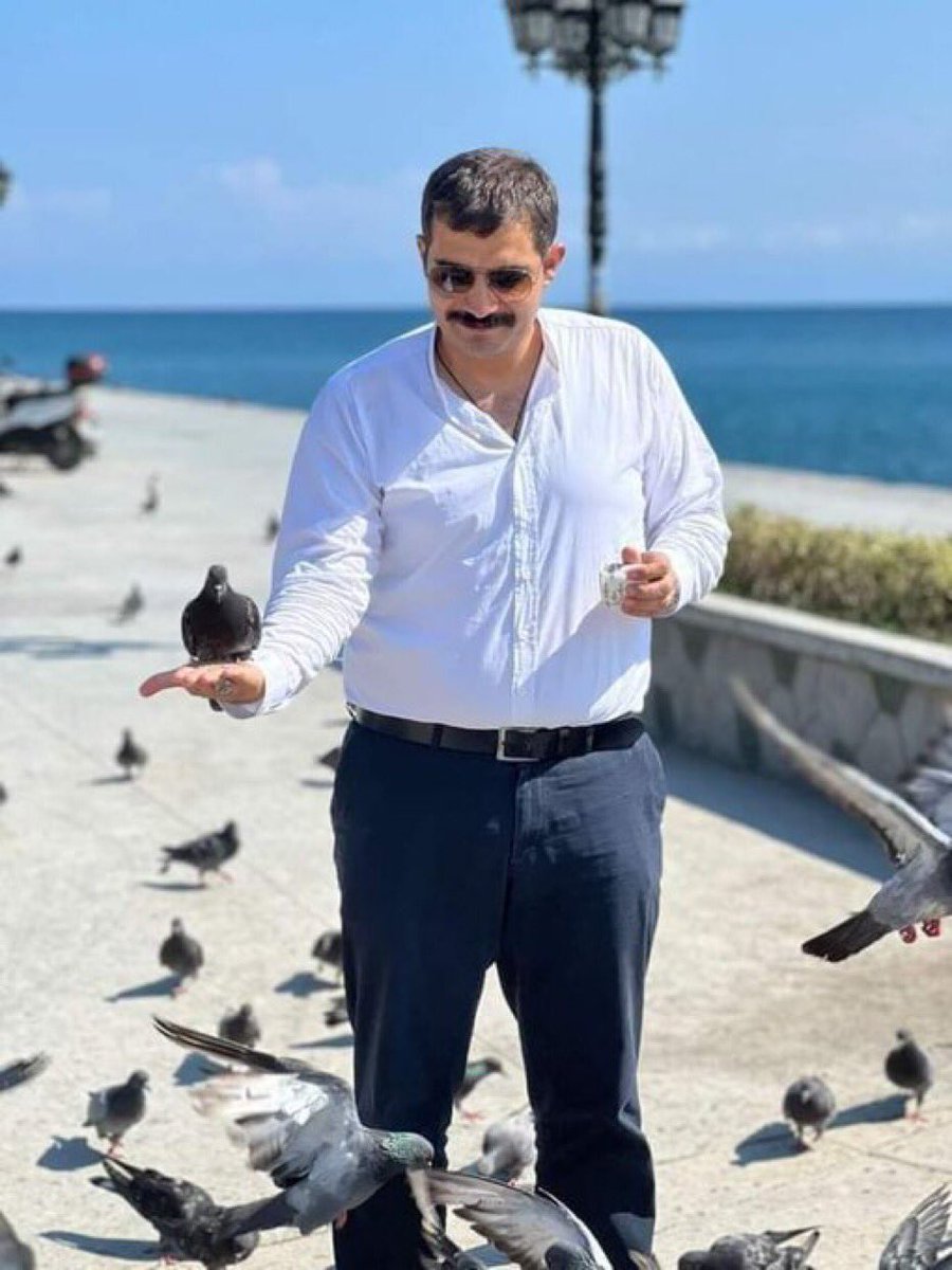 omersen03's tweet photo. “Bugünlerden Geriye / Bir Yarına Gidenler Kalır / Bir De Yarınlar İçin Direnenler” Sinan Ateş #SinanATESicinAdalet #sinanates https://t.co/3trWMefIxi