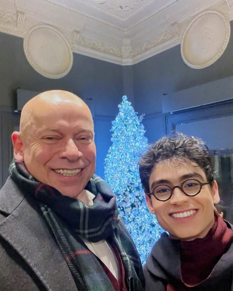 revistaarcoiris's tweet photo. Leandro Karnal aproveita férias ao lado do marido: 'Amor é um dom'
O historiador postou pela primeira vez uma foto ao lado do marido, o cantor Vitor Fadul. https://t.co/Z72mehCrzA