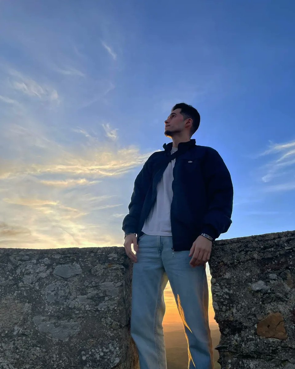 castroflc_'s tweet photo. Em cima do Castelo tipo nada se passa https://t.co/XQehomVIfg