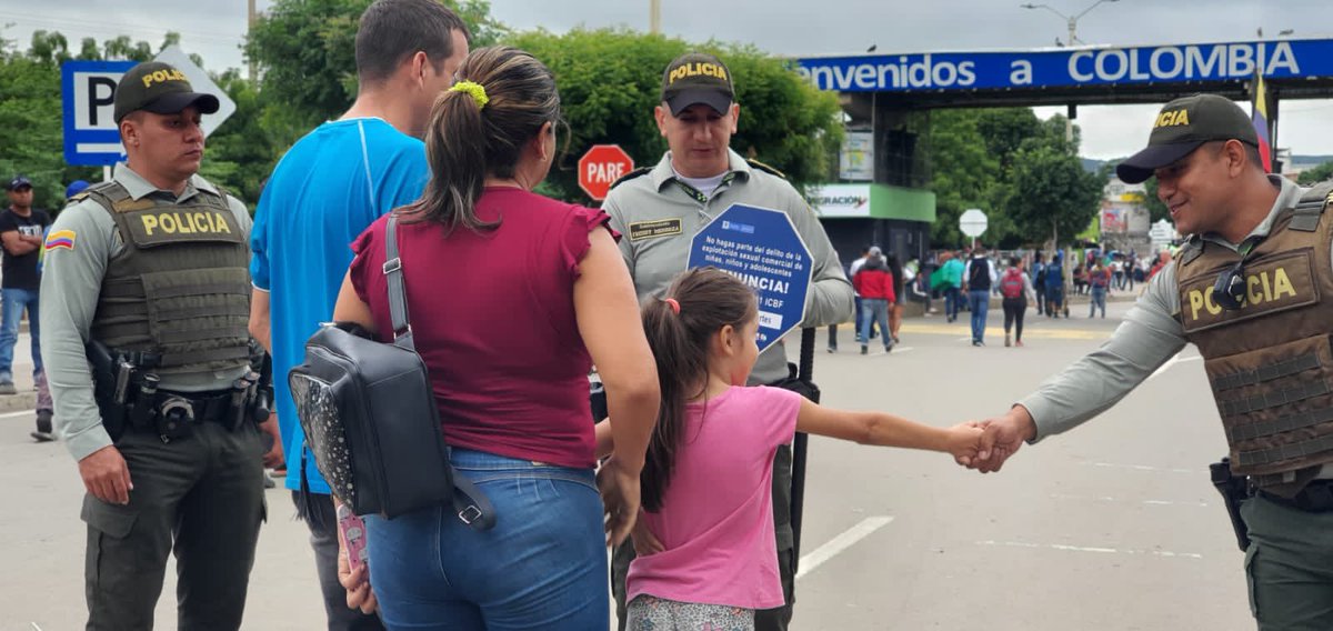 ProteccionPonal's tweet photo. ¡Bienvenidos !

Desde #Cúcuta acompañamos el ingreso de turistas venezolanos 🇻🇪

#TurismoSeguro 
#OjosEnTodasPartes https://t.co/1UZoFhcK93