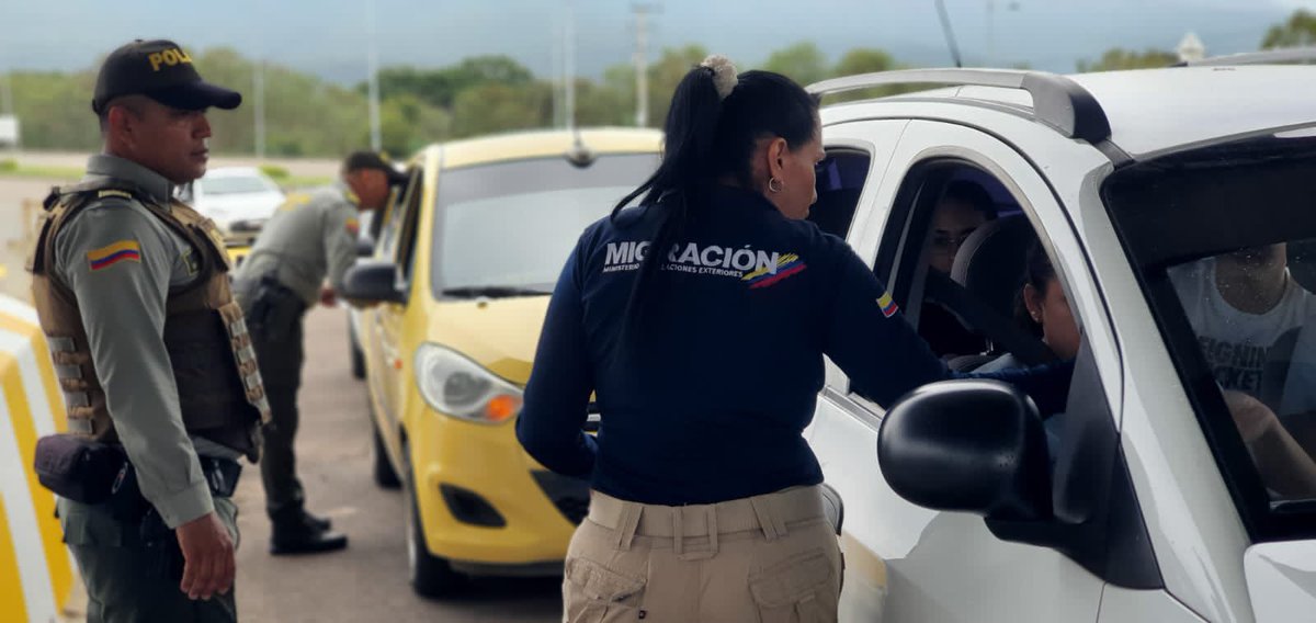ProteccionPonal's tweet photo. ¡Bienvenidos !

Desde #Cúcuta acompañamos el ingreso de turistas venezolanos 🇻🇪

#TurismoSeguro 
#OjosEnTodasPartes https://t.co/1UZoFhcK93