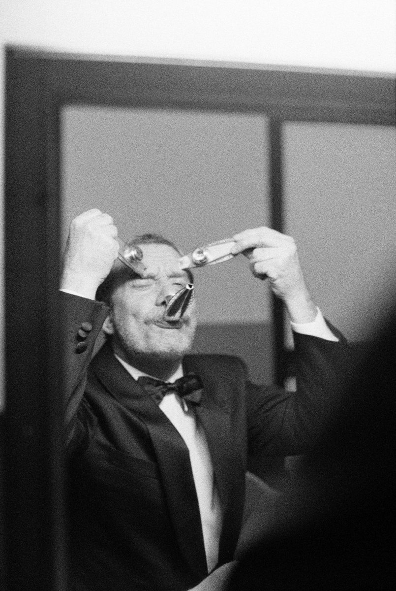 »Ich kann nichts für diese Melancholie. Ich gehöre einer Generation an, die zu Zeiten des Zweiten Weltkriegs zur Welt kam. Die einzige Rettung aus dieser traumatischen Erfahrung war es, dem Leben mit Melancholie und Ironie zu begegnen.«

Paolo Conte 
geboren am 6. Januar 1937