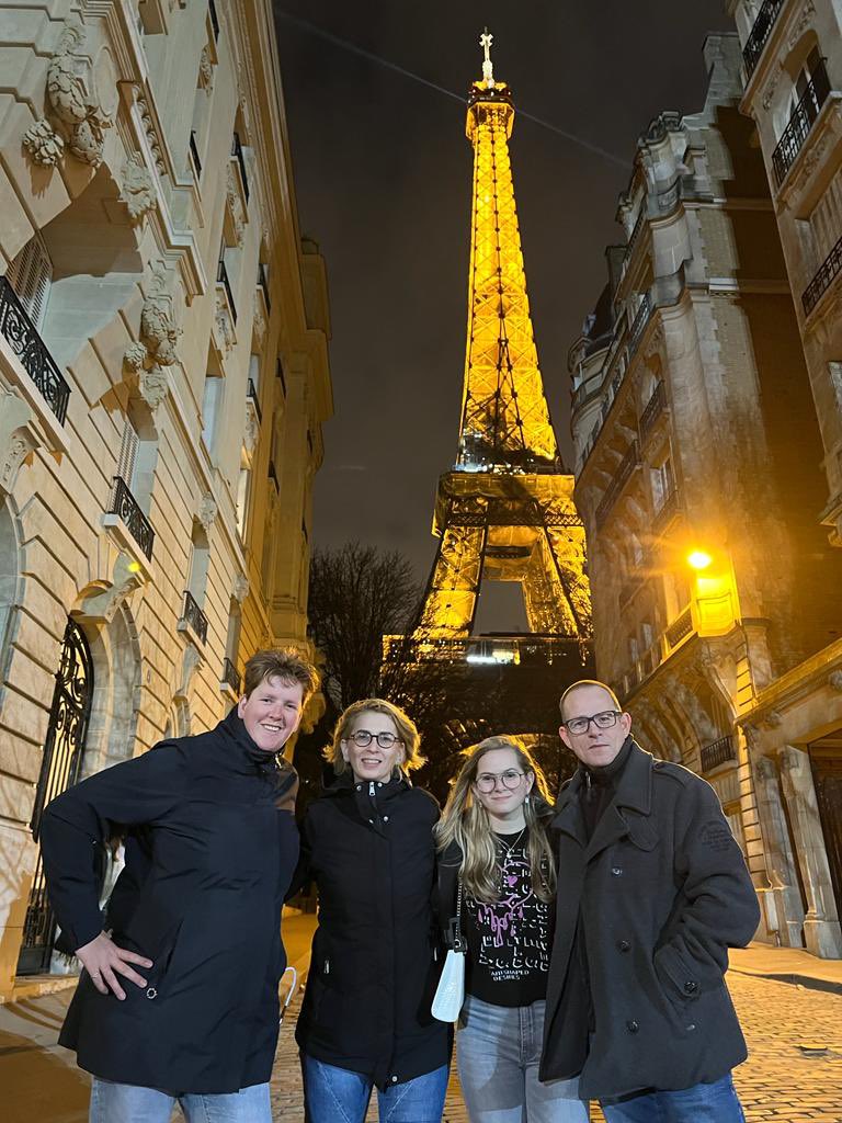 Bianc1972's tweet photo. En de groetjes uit Parijs 🇫🇷❤️🥖 https://t.co/5lJfFEKEiU
