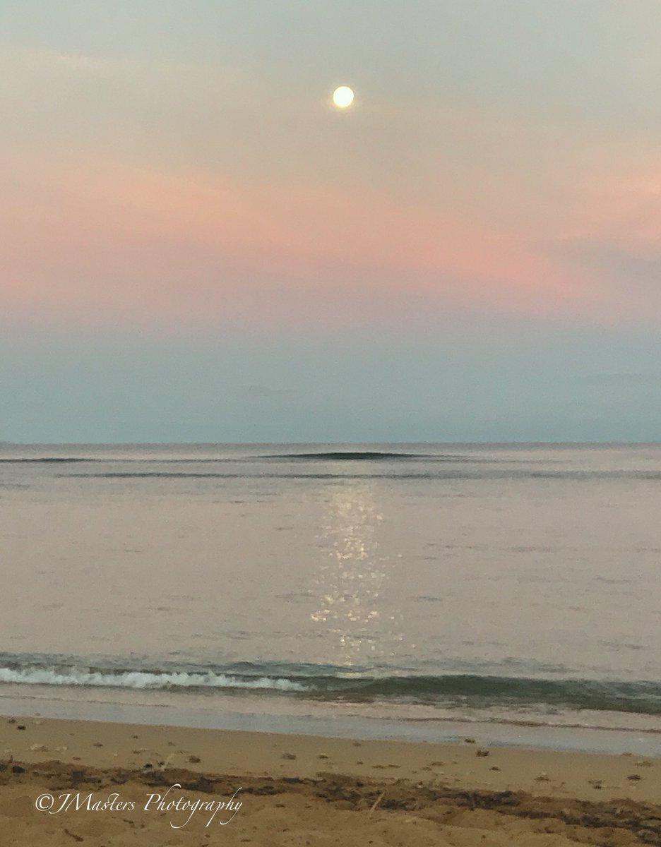JMastersMaui's tweet photo. Full Moon is in Cancer ~ a water sign ~ emotional, sensitive, protective, homey, moody... toootoally normal for this moon. After the full time passes probably feeling a lot better 🙃🙂 6:07 pm EST, 5:07 pm CST, 4:07 pm MST, 3:07 pm PST, 1:07 pm HST, 23:07 UTC https://t.co/epq7YxiCo0