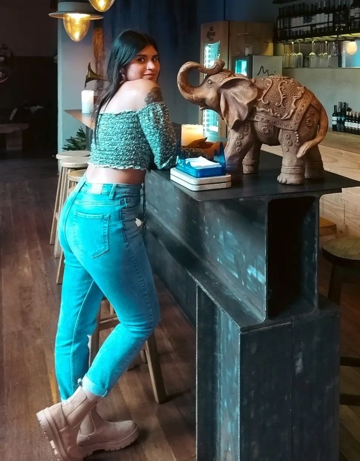 gomessluisa's tweet photo. Mismo pantalón, 3 semanas de diferencia🥲. Des saber que bajaría tan rápido me compro de una vez 2 tallas menos. https://t.co/uCjjLIeRJW