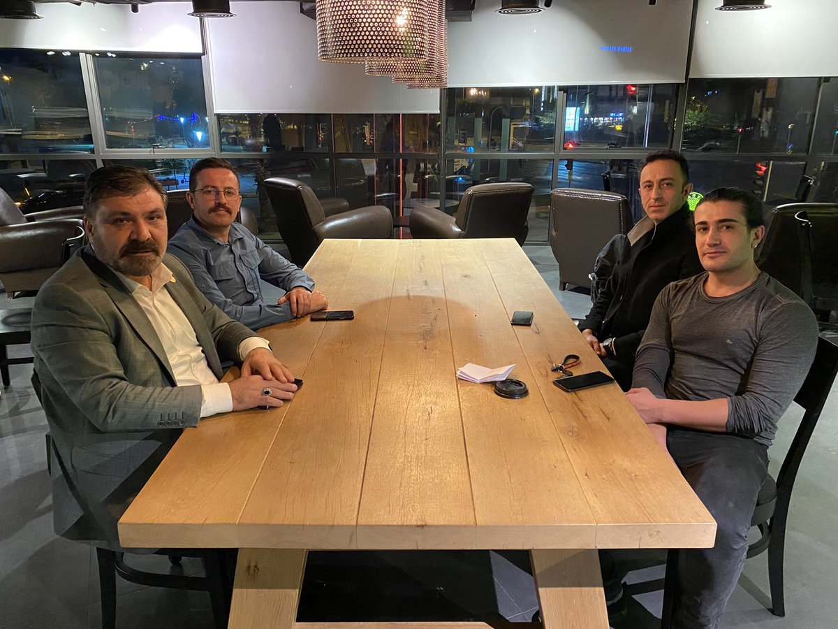 sinankuluztrk's tweet photo. Mağdur olan sağlık çalışanı arkadaşımızla bir araya gelip yaşadığı mağduriyet ile ilgili istişarelerde bulunduk. Gerek hukuksal olarak gerekse sahada ki gücümüzle Sağlık-Sen Antalya Şubesi olarak yanında olduğumuzun bilinmesini isteriz. 

#HemsireSokaktaKaldı https://t.co/4Lqb8ZoEps