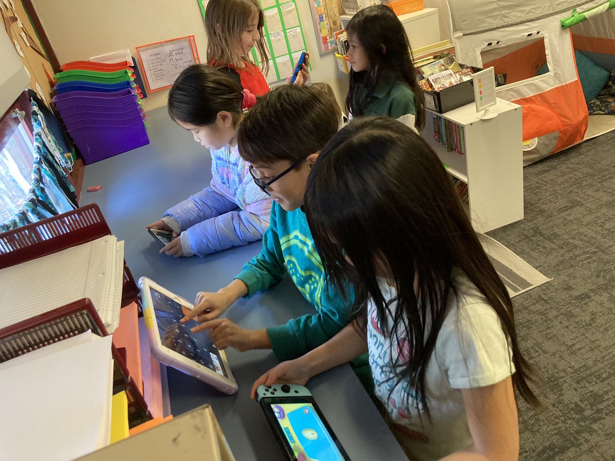 StanwicksKids's tweet photo. Technology party!
Students earned tech time based on their AR goals. 
#wineteerstrong #derbyproud https://t.co/hpnrsfJoda