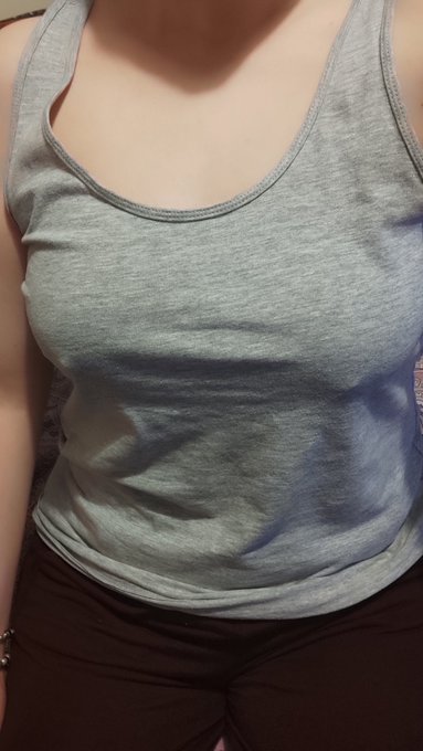 FionaEire☘️ - 1 pic. Lazy Friday night playing God of War☺️ #NSFW #nsfwtwtًًًٌٌٍِّ #nsfwtwt #Amateur #Irish #IrishAmateur #IrishOnlyFans #OnlyFans #OnlyFansIreland https://t.co/wgfc9JJQTO