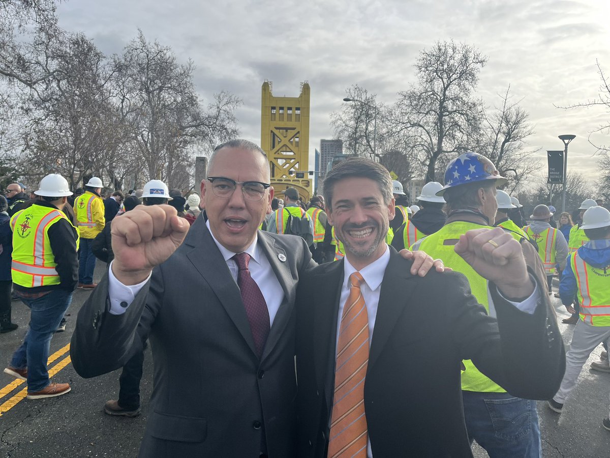 Currently, in Sacramento with Executive Officer of the @NorCalCarpU Jay Bradshaw and hundreds of Californians to #MarchforDemocracy, the message is loud and clear 'Let's build some housing!'