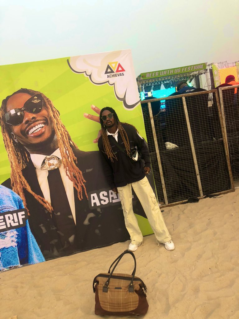 mrmouthpoint's tweet photo. Asake of IB Meets @asakemusik tonight!
#beerwithusfestival #achievas #landmark https://t.co/4m6X7hpunx