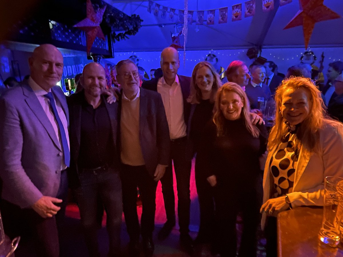danielkoerhuis's tweet photo. Vanavond nieuwjaarsreceptie VVD Twente. Dit jaar in Almelo. Gelukkig nieuwjaar namens VVD Almelo! https://t.co/cSKwfbvCZg