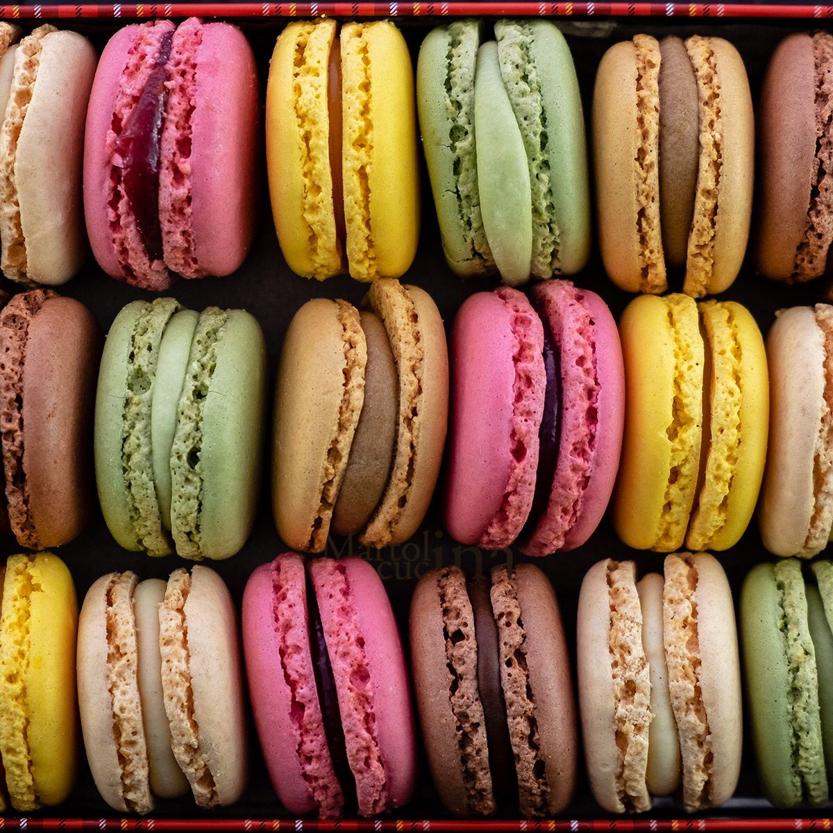 IT_AtoutFrance's tweet photo. [libri ] Un giorno di sole  a Parigi di Julie Caplin . Un delizioso romanzo dal sapore di macaron per chi ha voglia di perdersi nelle stradine della capitale nell’attesa di un prossimo viaggio a Parigi ! 📕 Buona lettura ! #ExploreFrance https://t.co/AmA0tgag6j