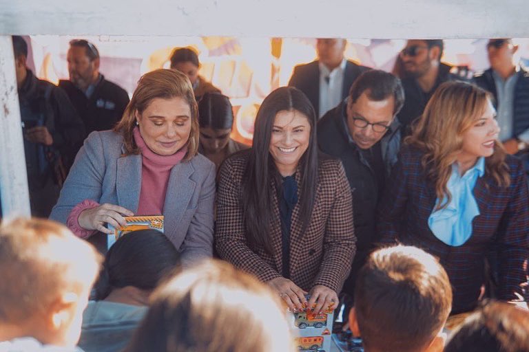 rocioglzcuu's tweet photo. Una gran celebración de #DiaDeReyes en el #JuguetónAzteca, acompañando a los @GobiernoEdoChih @chihuahuampio. La felicidad y esperanza en la cara de los niños no tiene precio. #Distrito8FedCuu @MaruCampos_G @soyMarcoBonilla @CarlaRivasCUU @lpcontreras1 @Azteca @AngelesGtzChih https://t.co/lolo7McdOE