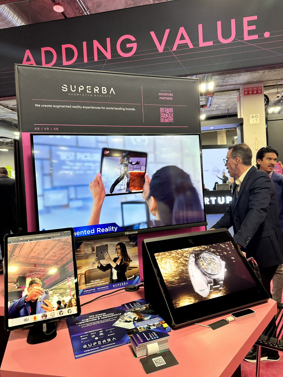 Superba_AI's tweet photo. Superba AR showcasing #AugmentedReality #ar #ai #holographic at #CES2023 #swisstech @swisstech @SGE @dgt_switzerland @swissnexSF https://t.co/0Qf42K4zx2 https://t.co/3LlIicHziA