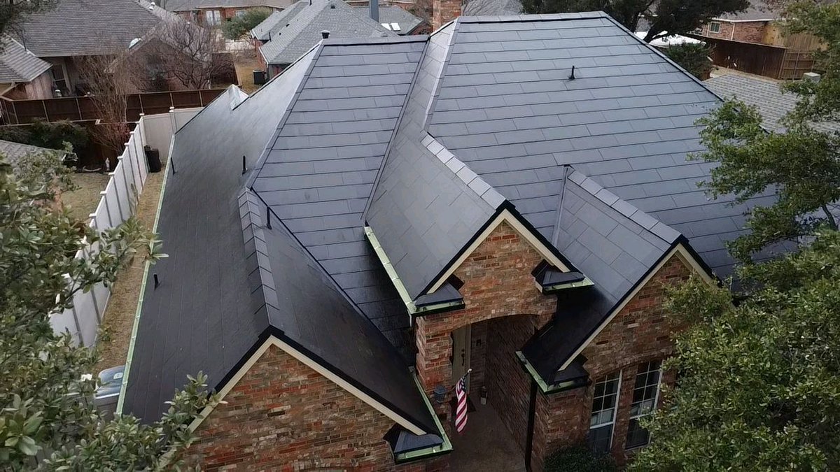 DimaZeniuk's tweet image. Tesla Solar Roof in Plano, Texas ☀️📐

📸: linkedin.com/posts/jim-aber…
@TeslaSolar @elonmusk