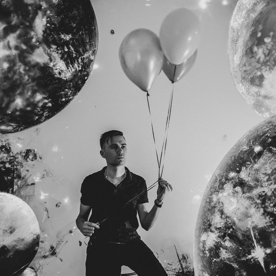 AMOBmusic's tweet image. 𝗡𝗲𝘄 𝗠𝘂𝘀𝗶𝗰 𝗙𝗿𝗶𝗱𝗮𝘆 🙌
"𝙒𝙝𝙤 𝙄 𝘾𝙖𝙣 𝘽𝙚" @VezzaMusic 

#nmf #tgif #newmusicrelease #indierock #poprock #altrock #indieartist #rightcoastmusic #independentmusicpublisher