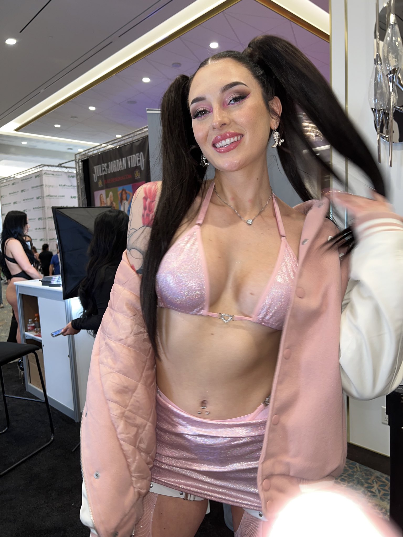 TW Pornstars - Austin King. Twitter. AVN photos, Day 2: Charlotte Sins  @charlottesuxxx. 8:54 PM - 6 Jan 2023