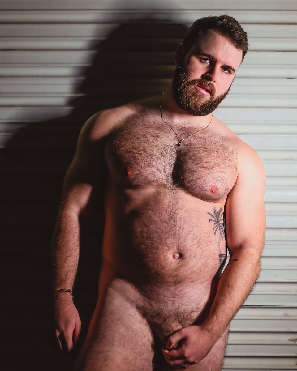 trevbear95's tweet photo. I am once again asking you all the most classic gay thirst question: Front or back? 🤔🍆🍑 https://t.co/LLwGtdjwen