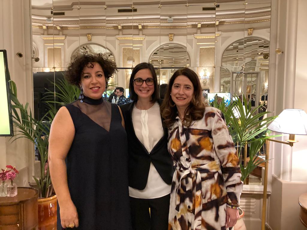 EdDestino's tweet photo. Sin duda, una de las primeras fotografías de la noche.❤️ Las tres últimas ganadoras del #PremioNadal: @imartinrodrigo, Najat el Hachmi y @AnaMerinoPoeta. #PremioNadal2023 https://t.co/wJXXr9y0Lu