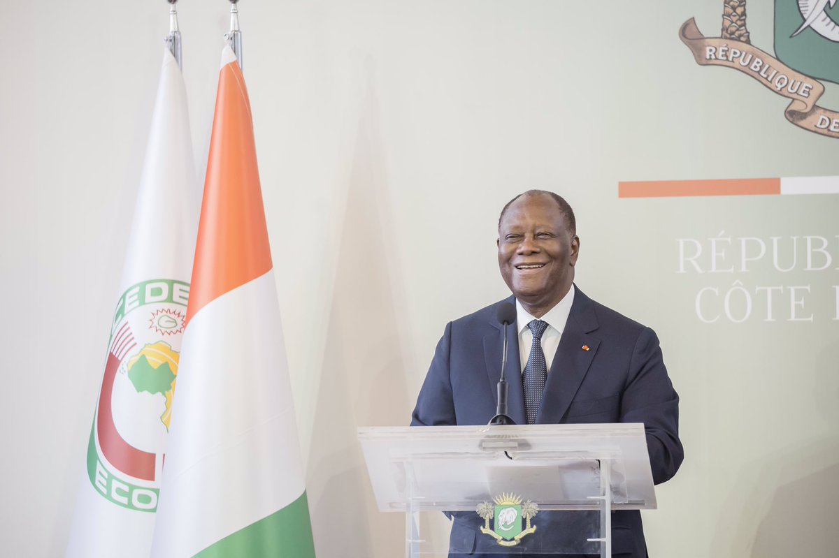 Gauthier_Pasq's tweet photo. 🚨#Civ_Alert
Les Militaires Ivoiriens regagnent la Côte d’Ivoire 🇨🇮 après de long mois de prise d’otage au Mali 🇲🇱.
Grande victoire pour le peuple ivoirien demeuré dans une résilience derrière son président de la république. https://t.co/WIySIKTa99