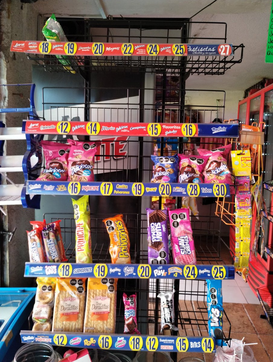 nikekud's tweet photo. Oye @Marinelamx tengo 2 semanas sin producto, ya hice reportes y no me surten. Así tengo mi exhibidor y tus supervisores muy incompetentes sin resolver nada, me dicen que al día siguiente me suerten 🤷 https://t.co/XWzJZcKwNB