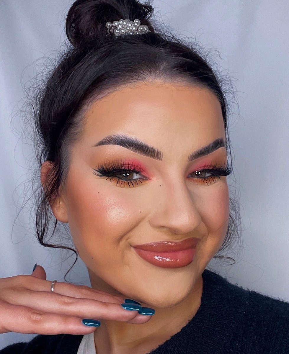 First look of 2022🌸🤎 
<a href="/NYXCosmetics_UK/">NYX Prof. Makeup UK</a> 
<a href="/hudabeautyshop/">Hudabeautyshop</a> 
<a href="/__dollbeauty_/">Doll Beauty</a> 
@LOrealParisUK 
<a href="/CollectionLove/">Collection Love Songs</a> 
<a href="/beautybay/">BEAUTY BAY</a> 
<a href="/JAPONESQUE/">JAPONESQUE</a> 
<a href="/plouiseacademy/">PlouiseMakeupAcademy</a> 
<a href="/MorpheBrushes/">Morphe</a> 
#makeupartist #MakeupAddict #makeup