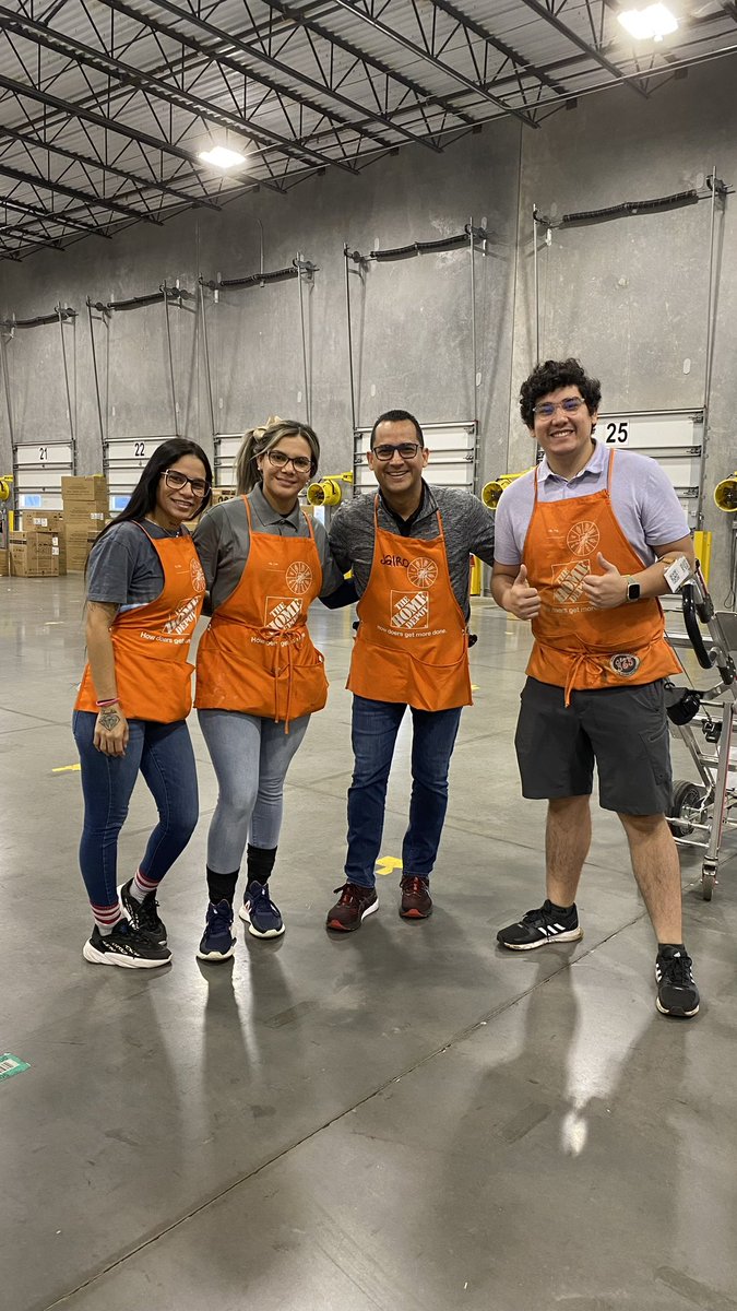 tijachris's tweet photo. @Marisol81304484 @AlbertoEsquilin @FrancesSalgado5 @McVeighTHD @jordana_kenia @paublomarichal @RAGrazian Happy Nerd’s Day and Three King Day team https://t.co/FG5FrFt8a3