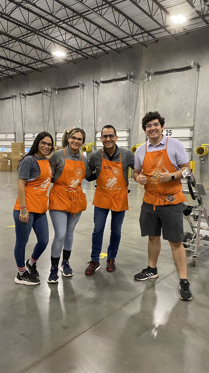 tijachris's tweet photo. @Marisol81304484 @AlbertoEsquilin @FrancesSalgado5 @McVeighTHD @jordana_kenia @paublomarichal @RAGrazian Happy Nerd’s Day and Three King Day team https://t.co/FG5FrFt8a3