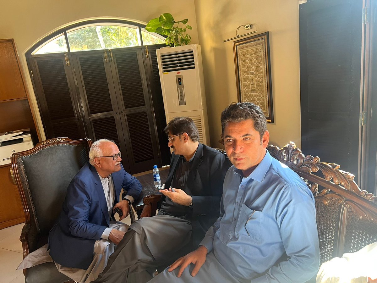 muhammadasif_3's tweet photo. وزیراعلی سندھ سید مراد علی شاہ اور سینیٹر وقار مہدی کے ہمراہ چیف منسٹر ھاؤس میں۔

@BBhuttoZardari @MuradAliShahPPP @WaqarMehdiPPP1 https://t.co/Q4M6EvKDJV