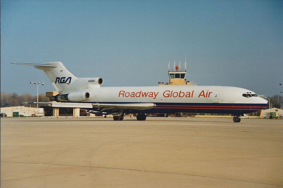 n194at's tweet photo. Express One B727-227 N308AS in Rodeway Global Air colors mid 1990s | KHUF/HUF Terre Haute Regional Airport | Photo by #Giambone | I flew on her KHUF-KDEN-KSEA Sept 1995 | #AvGeek #B727 #HUF #ExpressOne #RGA โ๏ธ https://t.co/JNj59Ae3NY