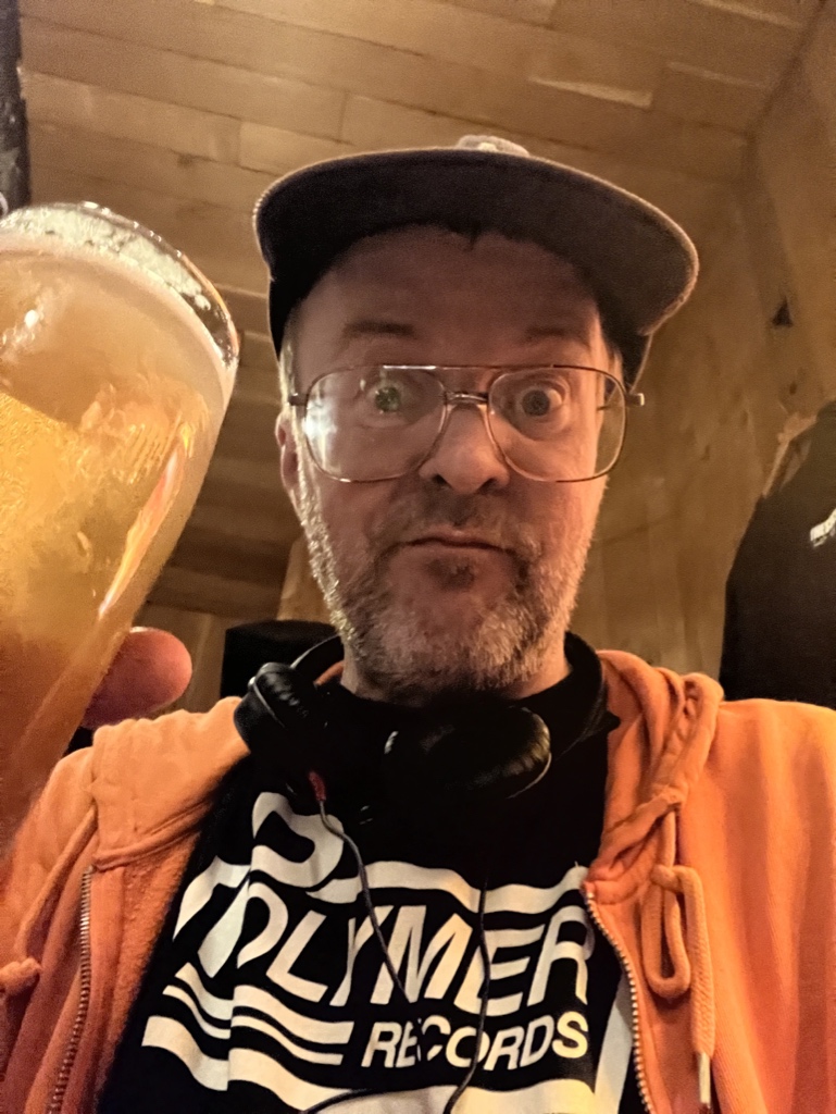 petefowlerart's tweet photo. Good evening from @thesocial
#ArtieFufkin #PolymerRecords #kickMyAss https://t.co/TtpLNYs5Dx