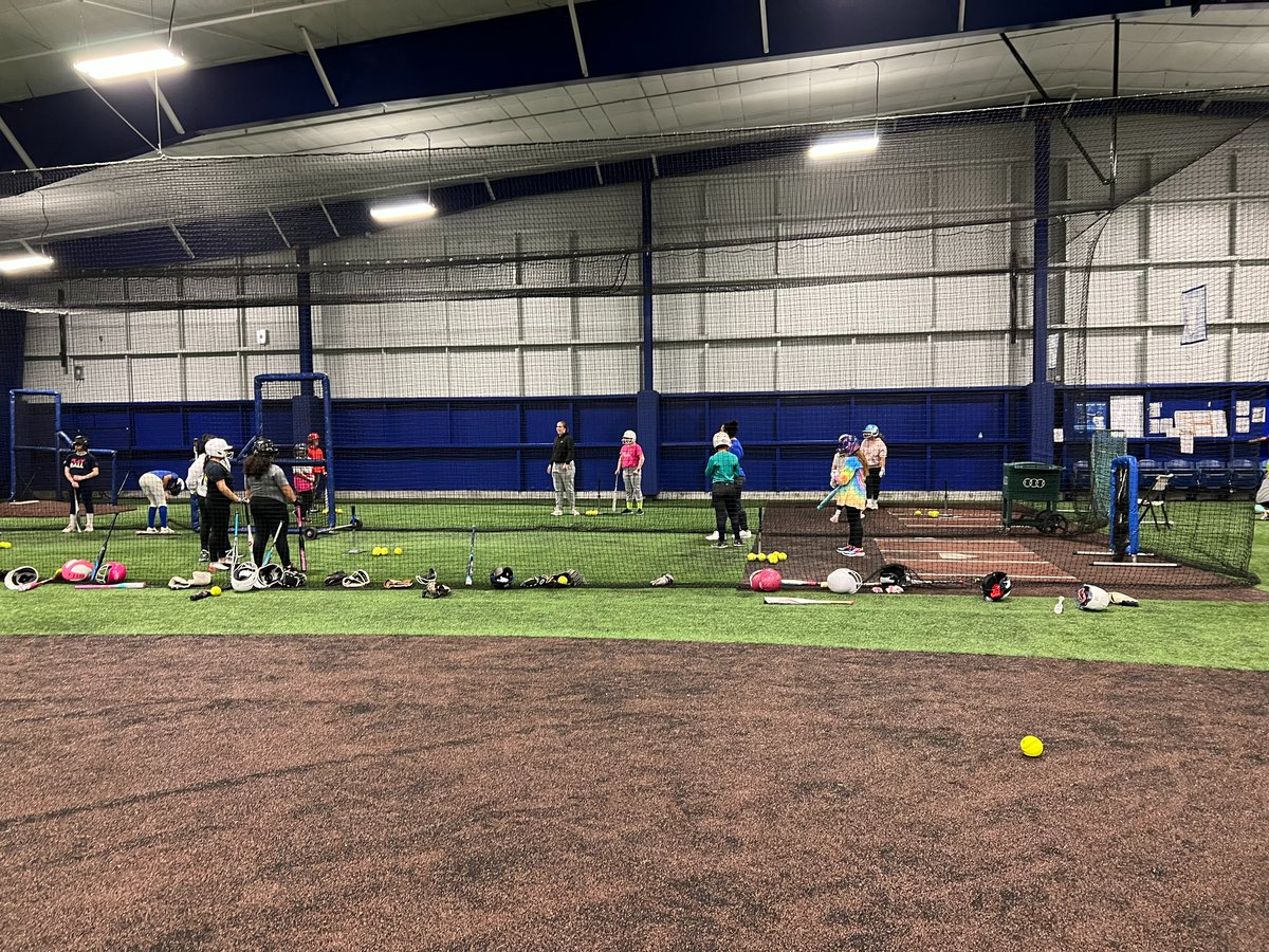 KCRoyalsFdn's tweet photo. Last night we hosted young ladies for the Kansas City Urban Youth Academy's Winter II Softball Defense and Hitting program. 

Join one of the KCUYA's baseball or softball programs today! 

➡️ https://t.co/KCPD7mXFi2 https://t.co/FZ1NblmxVK