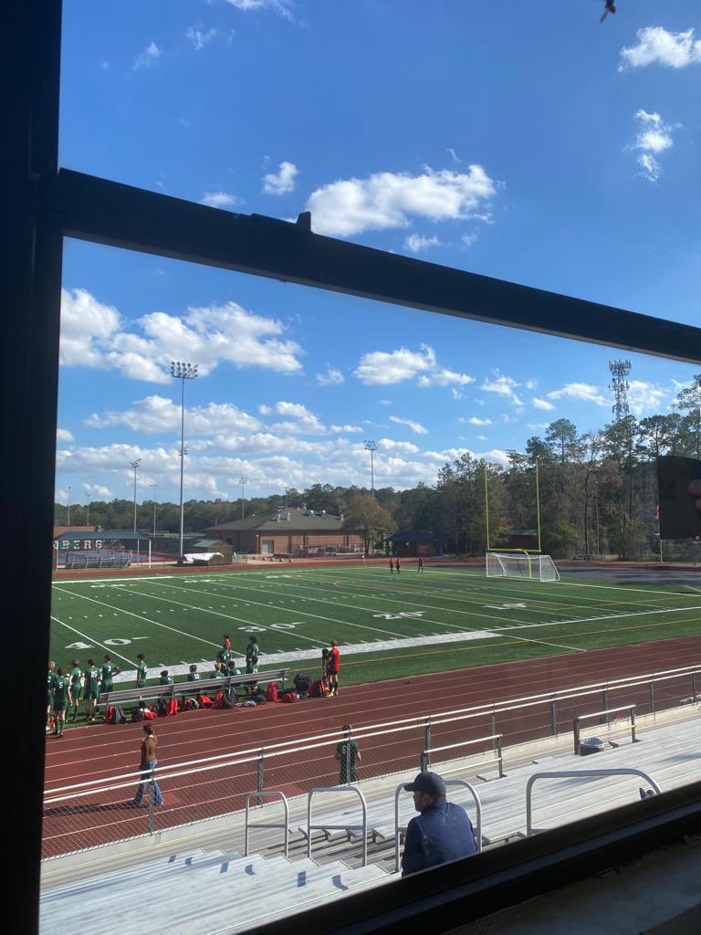 TWHSMensSoccer's tweet photo. JV boys are up 3-0 … @marcobeijen has cleaned the windows at the clock booth so twitter guy can see that #13 Colin Ostrowski was the goal scorer.
Varsity boys are getting schooled and ready.
TWHS 3 Summer Creek A 0
#TWHSBOYSSOCCER #GOJV https://t.co/IPFUC7CwjQ