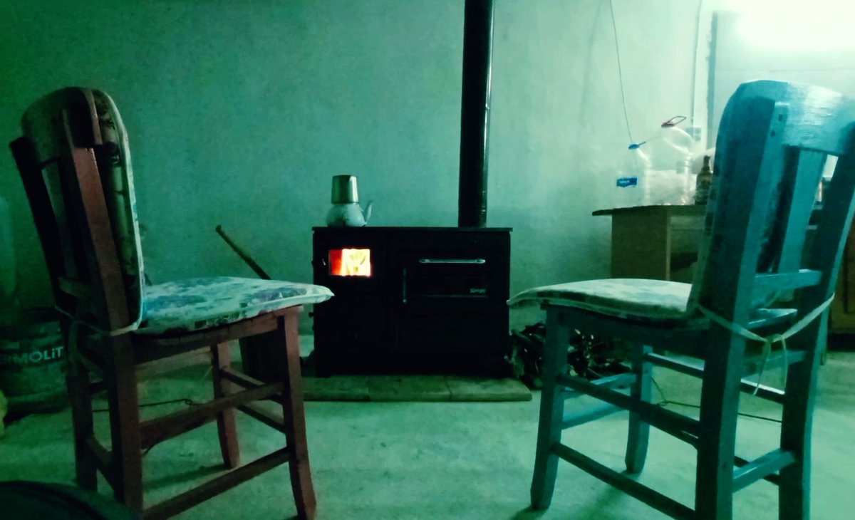 senin yokluğun değil,
benim de yanımda olmayışımdır
yalnızlık.
LB
📷LB
#poetrychallenge 
#siir 
#edebiyat 
#haiku