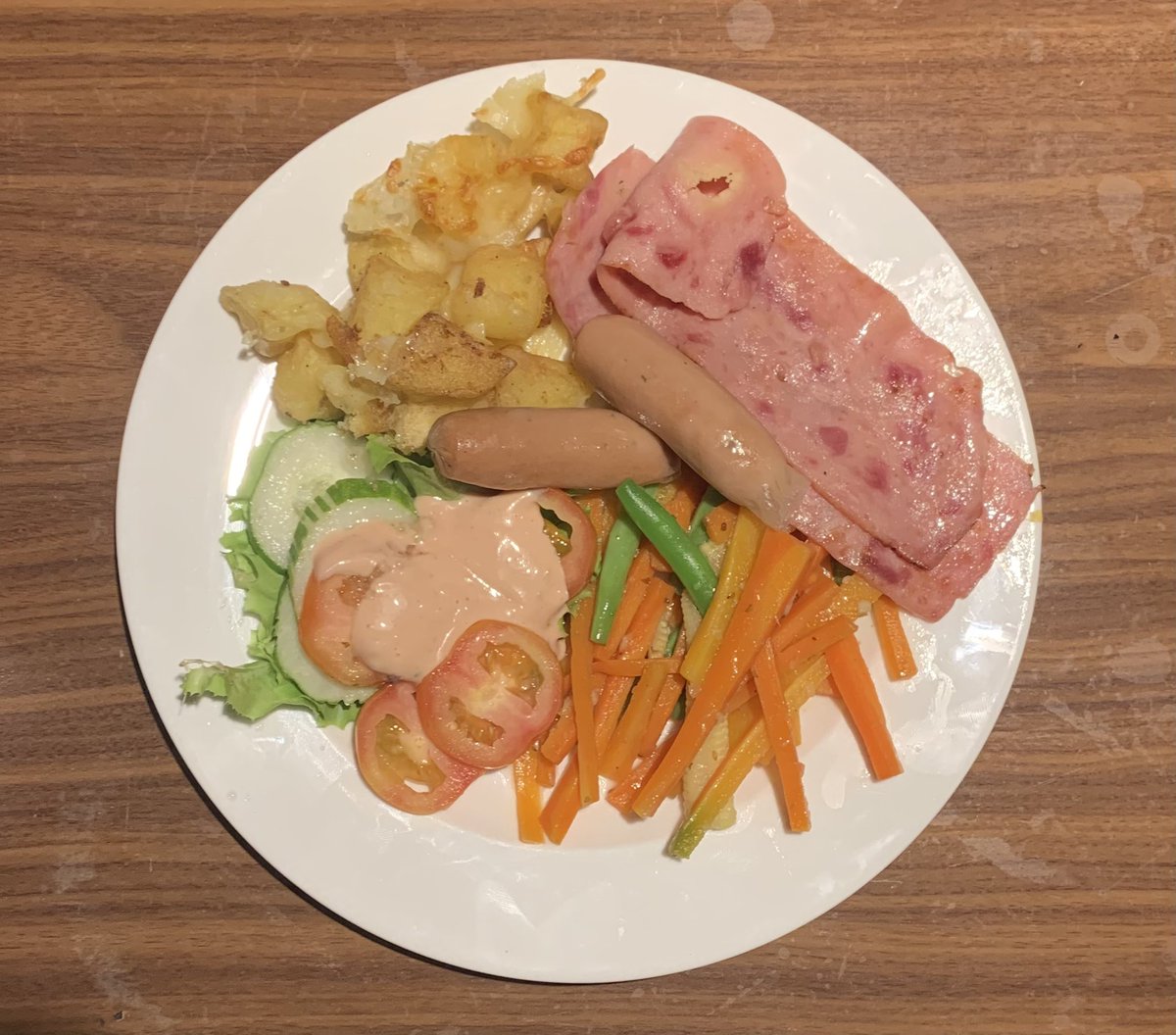 suthssssss's tweet photo. bismillah makanan sebanjaran https://t.co/ks7iJ037jF
