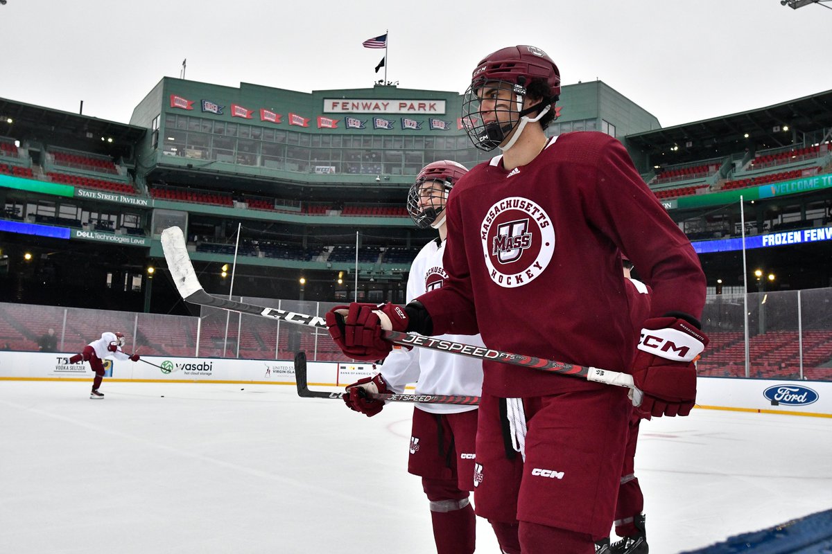 UMass Hockey tweet media