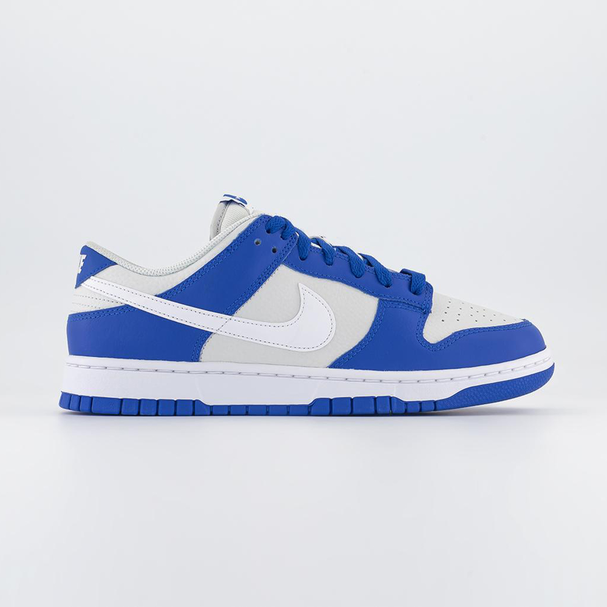 JustFreshKicks's tweet photo. FIRST LOOK at a new Nike Dunk Low “Kentucky Alternate” https://t.co/MkxetM3DBa https://t.co/QpMBjahjEw