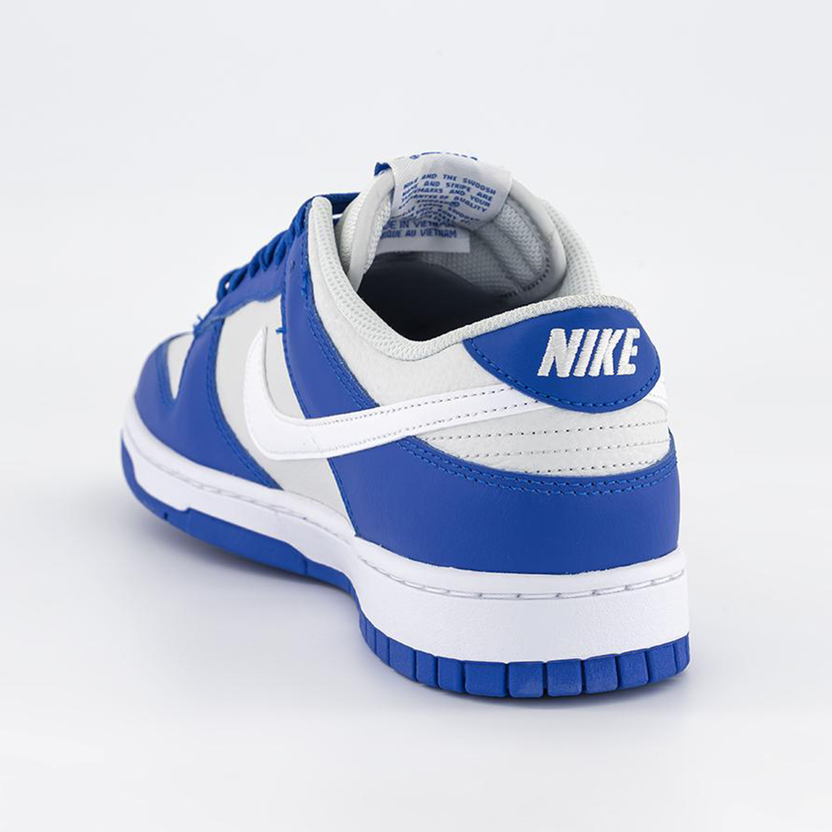 JustFreshKicks's tweet photo. FIRST LOOK at a new Nike Dunk Low “Kentucky Alternate” https://t.co/MkxetM3DBa https://t.co/QpMBjahjEw