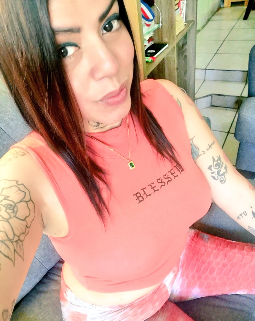 alexandra la rosa 🌹 tweet media