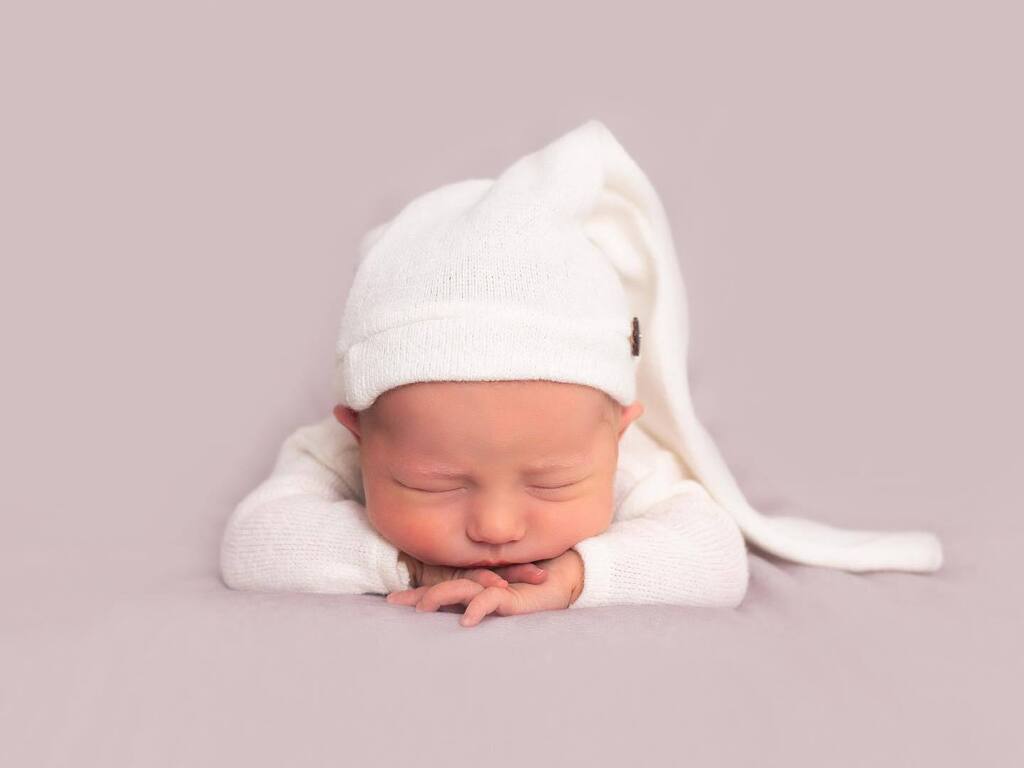 Keepsake_Photo's tweet photo. The beautiful Felicity at her newborn photo shoot x https://t.co/BMYUwZ1AGC https://t.co/9CdGw42fDF