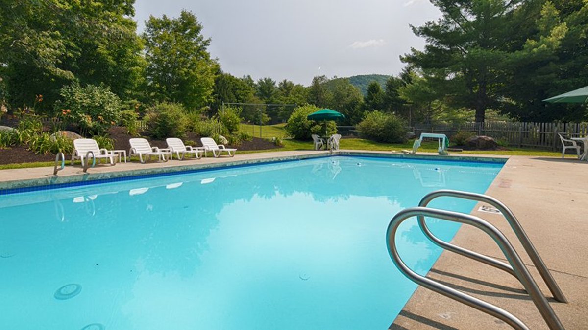 BestWesternVT's tweet photo. Our New Year's resolution is to travel more (pretty obvious) but in all seriousness we are looking forward to seeing you in 2023.  ✈️ 🛅 🚋 
#resolutions #vermont #travel #newengland #fun https://t.co/Z9DZLeJgX6